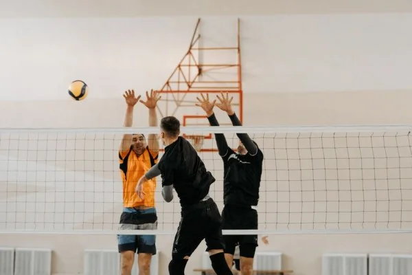 volleyball player blocking