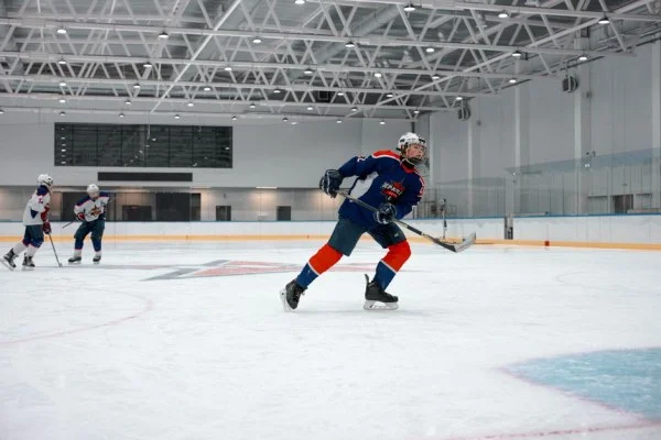 hockey player skating fast